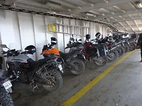 10 op een rij (ferry Porvenir- Punta Arena, Chili)