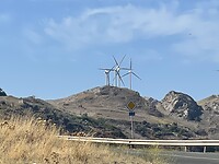 Windmolens op een heuvel in Agrigento