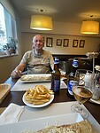 Een Slovaakse specialiet, drie soorten vlees met champion saus in een pannenkoek gewikkeld