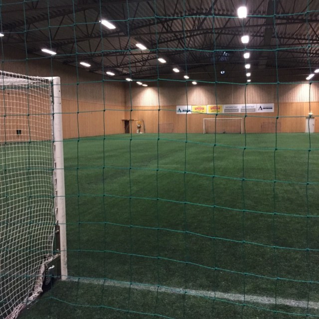 Een indoor kunstgrasveld