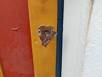 Sleutel in deur van de kerk