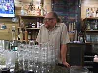 eigenaar met Steve ah praten