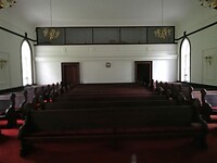 Kerkzaaltje waar 's zondags dienst is