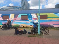 Bij de bushalte in Amsterdam Sloterdijk