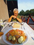 Gezonde salade bij de pizzeria
