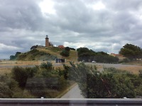 Vuurtoren aan voet van de brug