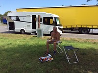 Lunchen op een parkeerplaats