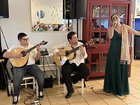 Diner met muziek op de camping
