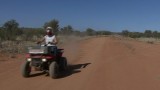 Sonny, scheuren met een Quad