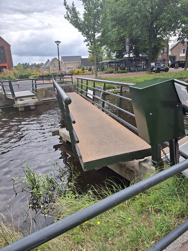 Draaibrug, zelf bedienen.