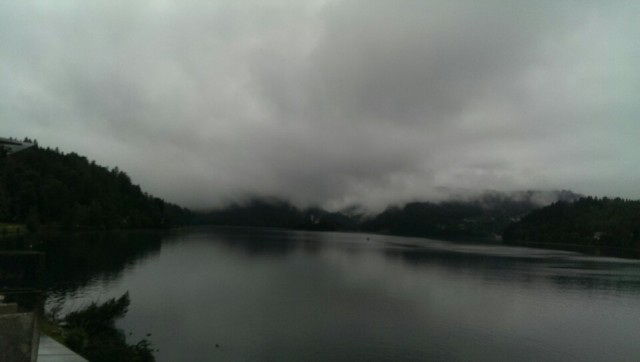Meer van Bled in de wolken