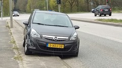 Aan de kant met 2 lekke banden