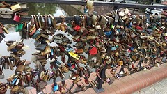 Brug met sloten