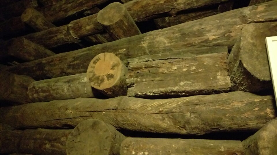 Met hout gestut