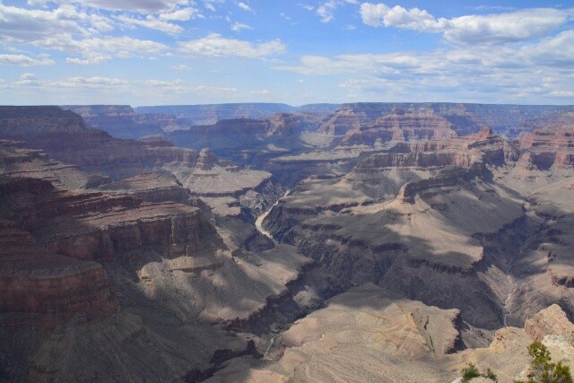 Grand Canyon met in de diepte de Colorado rivier