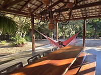 het terras van de buren in Bom Despacho
