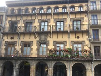 Huizen aan het Plaza Mayor in Estella