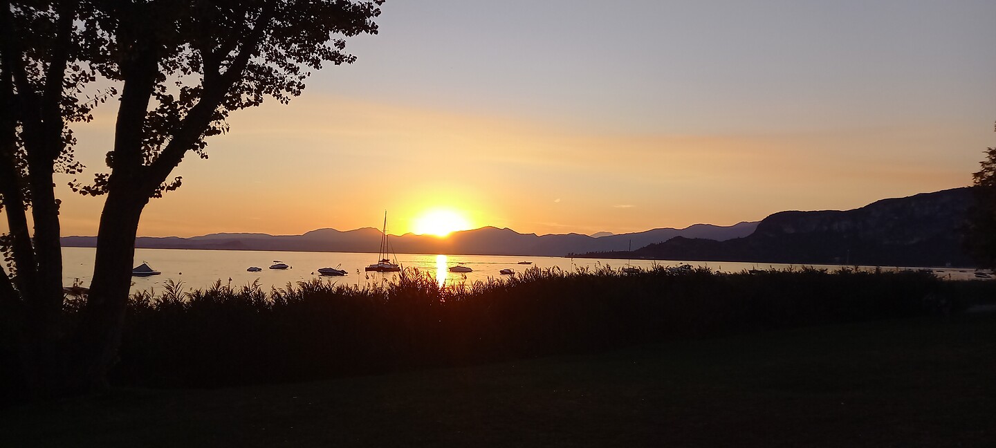 Zonsondergang bij gardameer