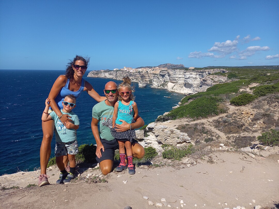 Fors windje bij uitzicht op Bonifacio