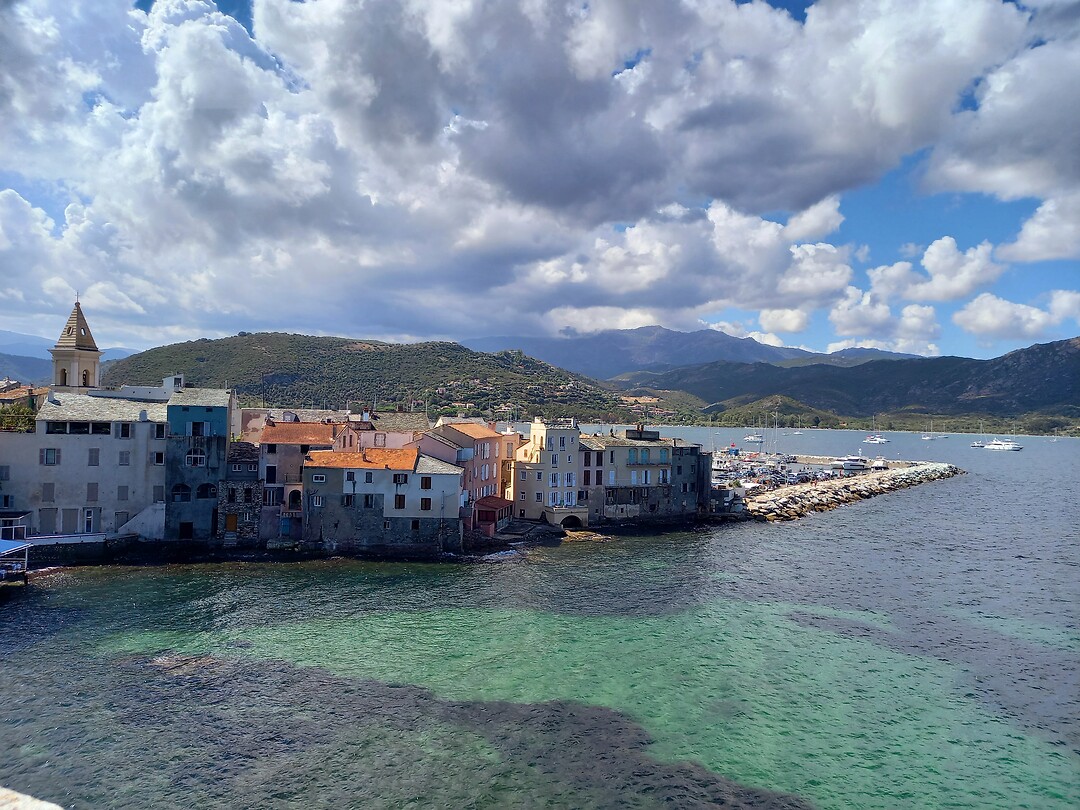 Koffie en struinen in saint-florent