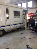 De camper op de brug