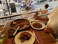 Paella aan de haven van Finistrat