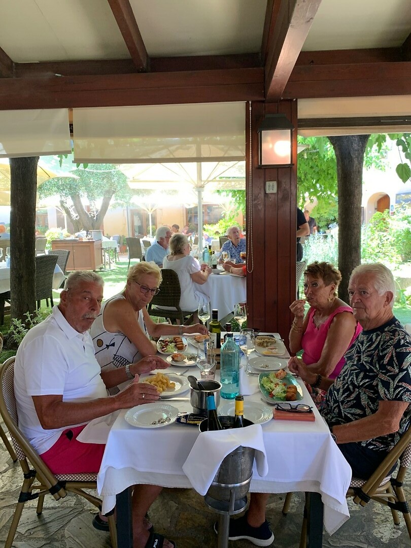 Lunchen in Palau-satormet Jos en Anneke