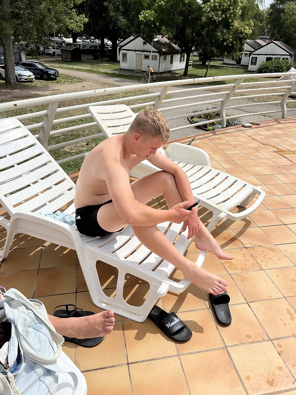 bij het zwembad