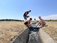 dam maken onderweg naar Fierzë