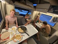 met elkaar eten onderweg