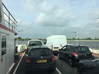 op de pont de Merwede over