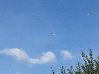 Blusvliegtuigen boven Pouzols