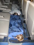 Loïc en Gijs slapen op de BC Ferries