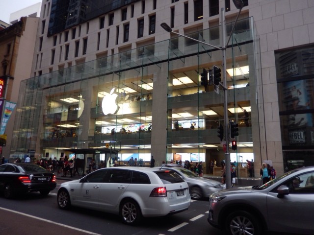 Mega Apple Store
