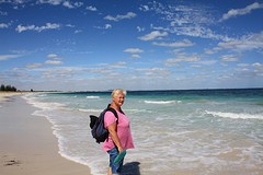 Wandelen langs het strand