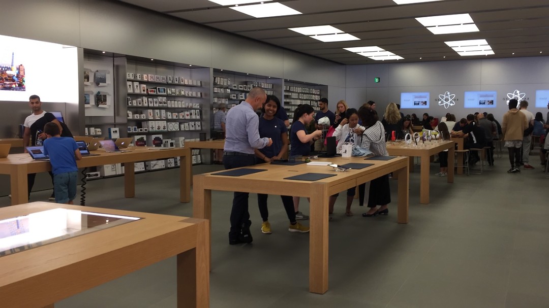 Apple store in Perth