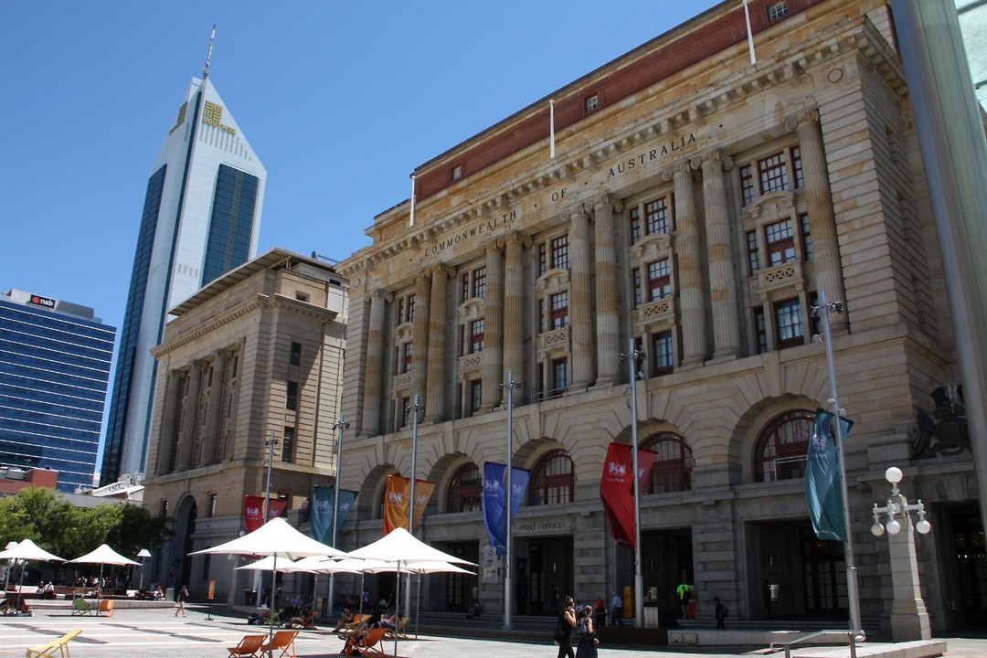 Winkelcentrum in Perth met leuk strandstoelen en gratis zonnebrandcreme!