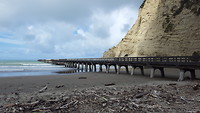 Tolago bay, pier