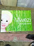 Boek Mwezi, het verhaal omtrent Albinisme