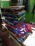 Kitenge stoffen voor de tassen productie