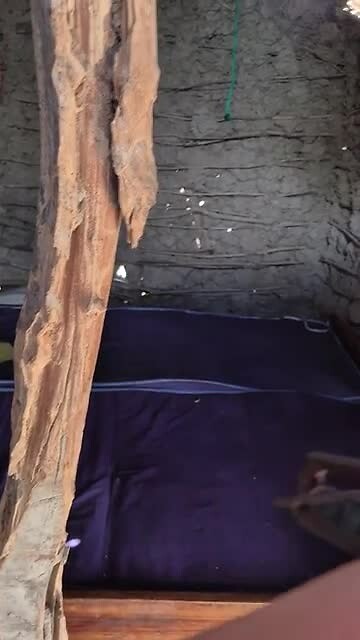 De hutten worden bekeken