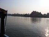 met een bootje op de Parfumrivier