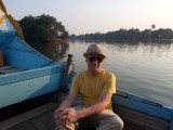 met een bootje op de Parfumrivier