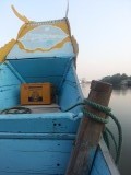 met een bootje op de Parfumrivier