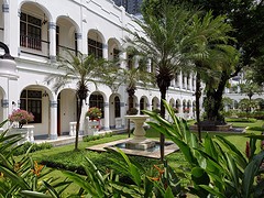 Het voormalige Oranjehotel in Surabaya