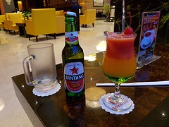 Terug in ons hotel. Proosten op de verjaardag van Josefien.