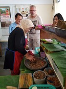 Rujak wordt er klaargemaakt.