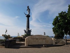 Het dolfijnen monument in Lovina