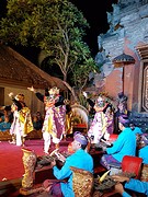 Legong en Barong Dance