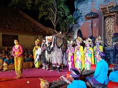 Legong en Barong Dance